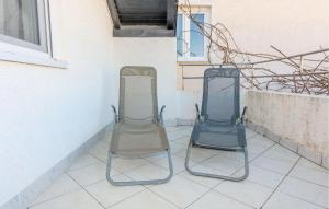 Lovely Apartment In Vir With Wifi