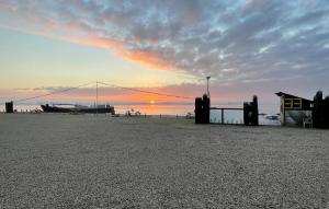 Stunning Ship In Biddinghuizen