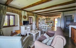 2 Bedroom Cozy Home In Lovran