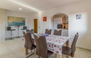 4 Bedroom Gorgeous Apartment In Medulin 