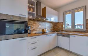 4 Bedroom Gorgeous Apartment In Medulin 