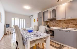 1 Bedroom Gorgeous Apartment In Medulin 
