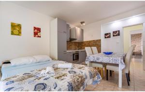 1 Bedroom Gorgeous Apartment In Medulin 