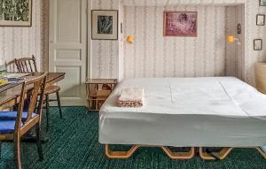 Awesome Home In Virserum With Wifi