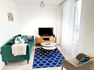 2BR Duplex in Salford MCR Sleeps4 See Apt video in Photos