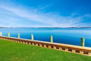 Avalon - waterfront home with fireplace and screened porch - Deep Hole