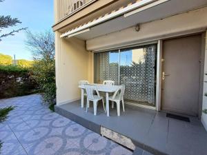 Charmant F2 avec terrasse près de lÉtang de Thau, équipé pour 4 pers. et proche établissement thermal - FR-1-571-41