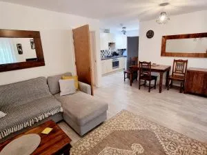 Spacious two bedroom apartment with one parking space - Worminghall