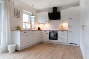 Küstenbutze im Beach-Style 2 Bedrooms, 2 Bäder , Garten, Terrasse, Top-Modern