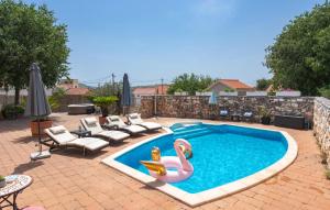 Amazing Home In Najevi With Wifi