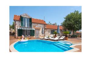 Amazing Home In Najevi With Wifi