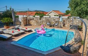 Amazing Home In Najevi With Wifi