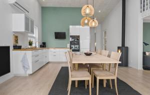 4 Bedroom Nice Home In Hadsund