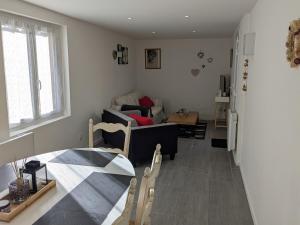 Maisons de vacances Les petits bonheurs de Sylvia : Maison 3 Chambres
