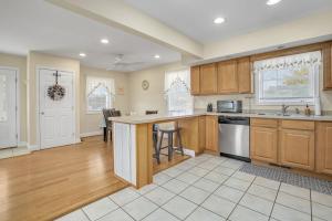 Beach Haven - Modern Home; Close to town!