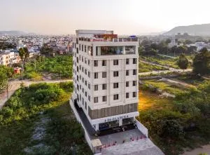 Hotel De Glance - A Corporate Hotel near to Railway Station Udaipur - Free 2 hour EARLY-LATE Check-in and Check-out - Ahār