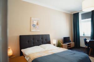 Cozy, Small, NEW with FREE Parking