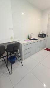 Sky Trees 2 Guests Nflix Balcony Aeon Pool A182