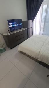 Sky Trees 2 Guests Nflix Balcony Aeon Pool A182