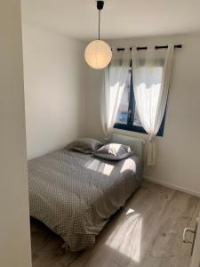 Maisons d'hotes 5mn Crolles Chambre au calme parking gratuit - belle cuisine partagee : photos des chambres