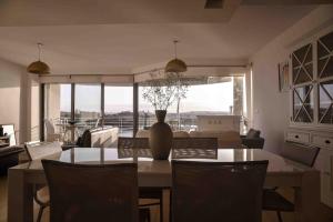 Seafront condo with a view of Valletta