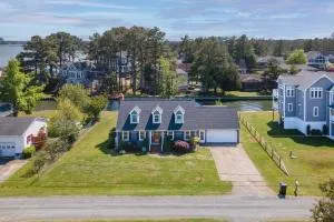 Chamallow - Waterfront home with Floating dock! - Deep Hole