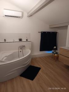 Bord de mer, pieds dans leau, vue panoramique