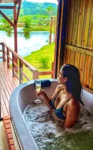 Chalé Rústico com Hidromassagem e Piscina - Ponta Rasa