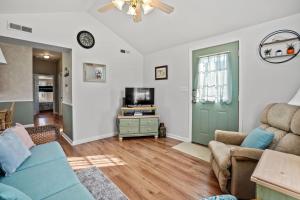 Daisey Cottage - Pet friendly with fenced yard!