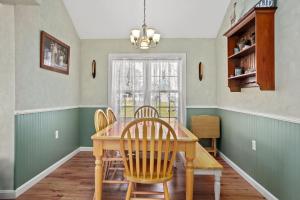 Daisey Cottage - Pet friendly with fenced yard!