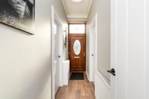 2 Bedroom Flat - Free Parking