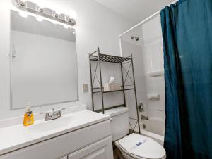 Endless Summer - Pet friendly with screened porch!