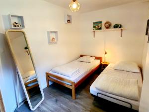 Maisons de vacances Maison avec Jardin en bord de riviere : photos des chambres