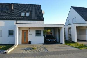 Ferienhaus Lilja mit Garten, Kamin und Pool