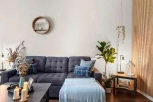 Stylish & Renovated Modern Farmhouse Boutique Apt - West Hills