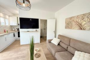 06CP - Beautiful T2 super equipped with terrace