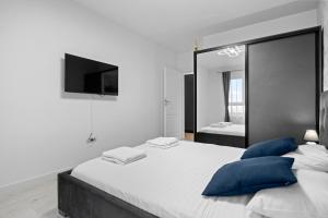 Minimalist Green & Grey Flat