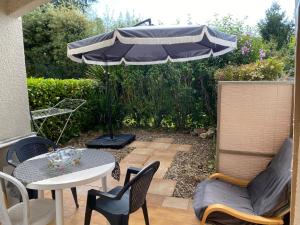 Appartements Studio jardin RDC 900 m des Thermes! : photos des chambres