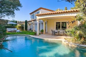 Villa avec pisicne proche Mer Fréjus 8 pers