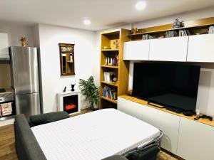 ROSALES Apartamento y jardín