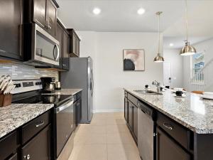 Brand New 7BR in Windsor Island