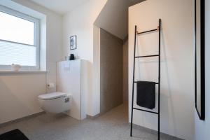Küstenbutze im modernen Style mit Balkon