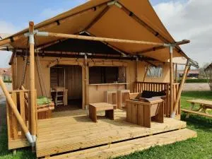 Glamping tent with AC and a view of the Kuinderbos - 埃默洛尔德