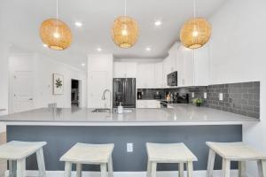 Brand New Storey Lake 10 Bedroom Villa with Pool