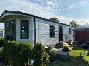 Natur pur, O4 neues Ferienhaus natureingebunden, Familien- und hundefreundlich eingezäunt