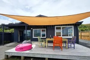 Beachfront Salty Dog Cottage, South Bay, Kaikōura - Oaro