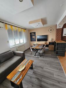 SMARAGD Damir Antunovic-sobodajalec