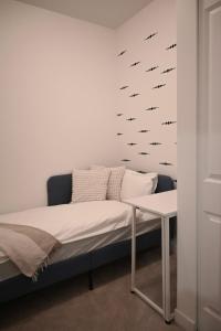 Stylish 2-Bedroom Condo - Premium Comfort, Central Location