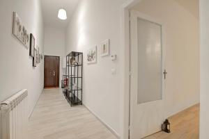 Ravanas 314 Bari Near Station - Happy Rentals
