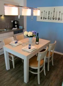 Apartment 12 - "Silbermöwe I" - Blickrichtung Yacht- und Binnenhafenoffenes Meer